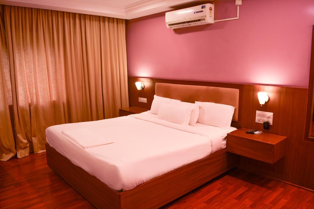 Serene Boutique Hotel Bangalore Exterior photo